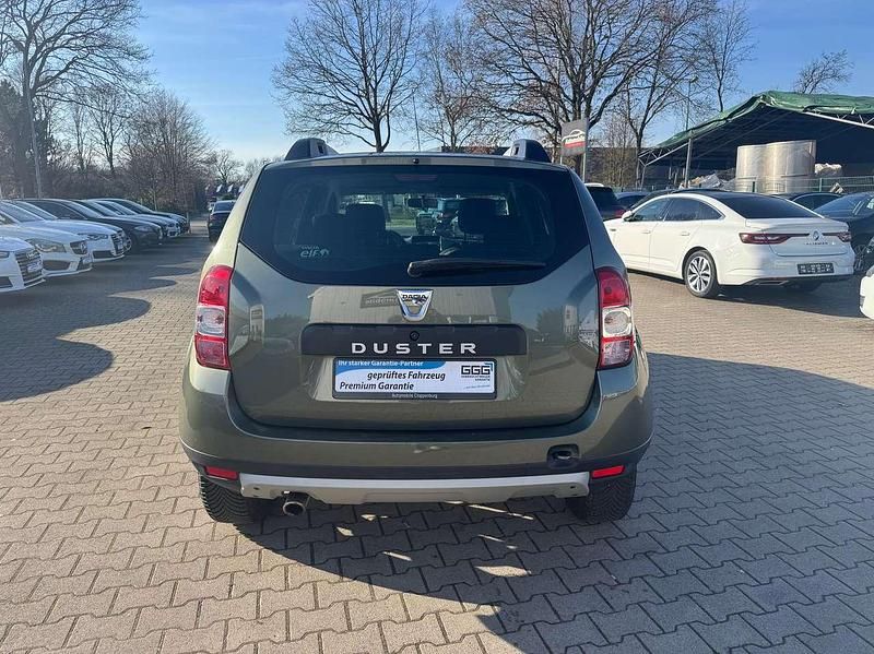 Gebraucht Dacia Duster Celebration 109 PS (80 kW) 2015 Olive grey SUV