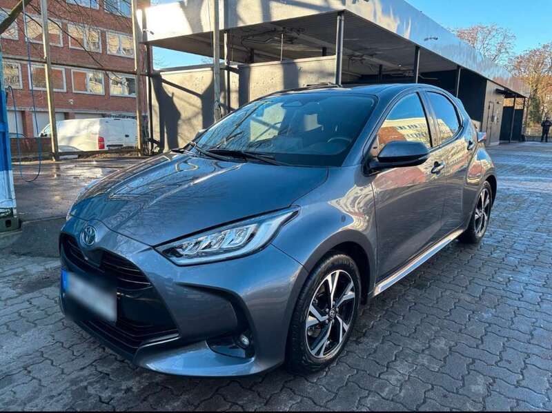 Gebraucht 2024 Toyota Yaris Hybrid Comfort Limousine | 19.300 € (Superpreis) - Bild 1/4