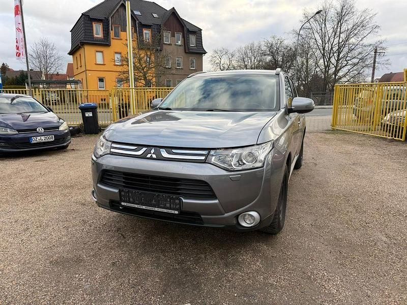 Gebraucht Mitsubishi Outlander Intense 150 PS (110 kW) 2013 Grau SUV