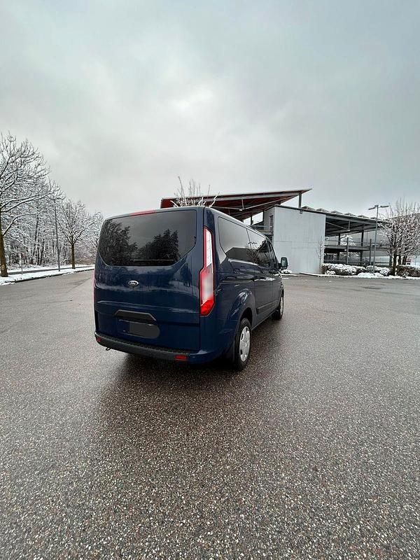 Second-hand Ford Transit Custom 170 CP (125 kW) 2023 Albastru Break