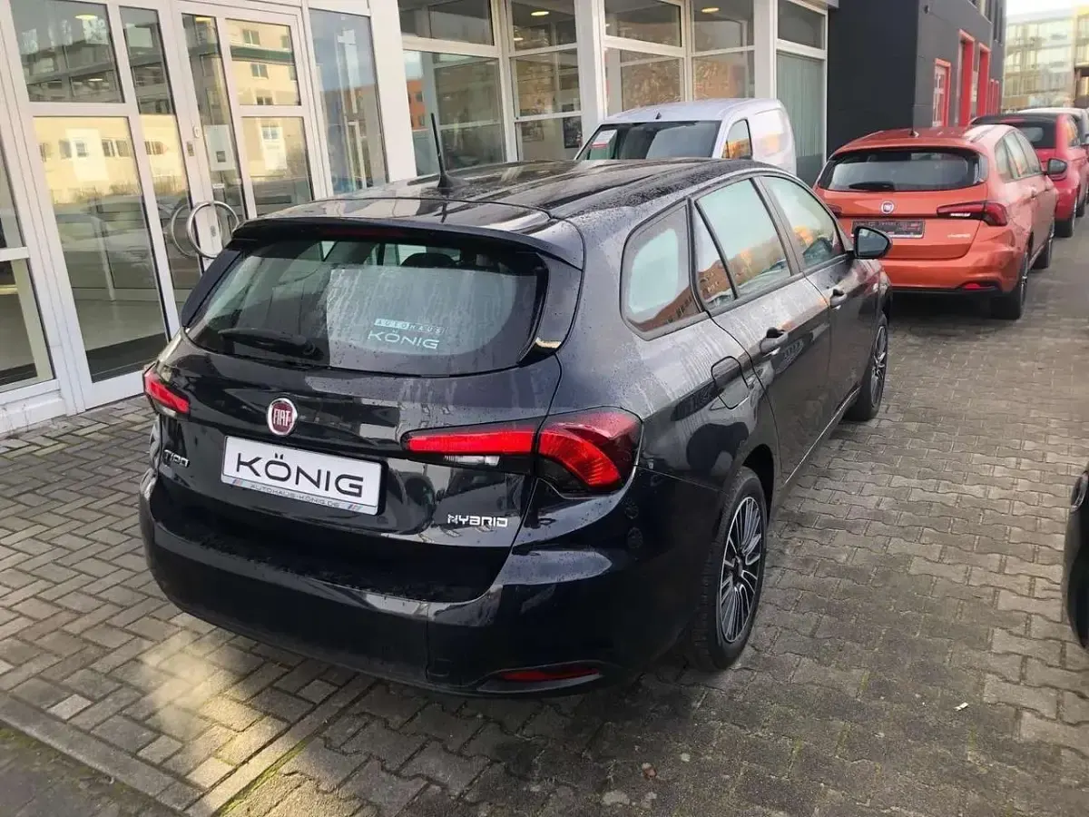Gebraucht Fiat Tipo Basis 131 PS (96 kW) 2023 Cinema schwarz (5cd) Limousine