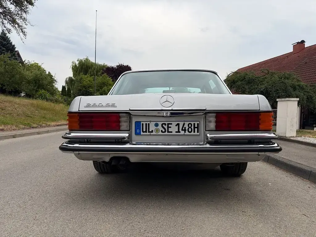 Gebraucht Mercedes 280 185 PS (136 kW) 1976 Silber Limousine