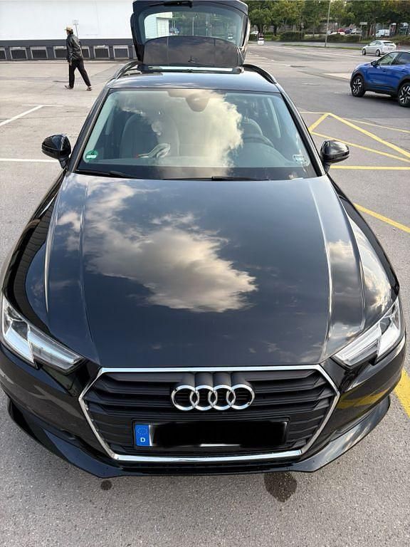 Schwarz Gebraucht 2018 Audi A4 Kombi | 16.000 € (Guter Preis) - Bild 1/4