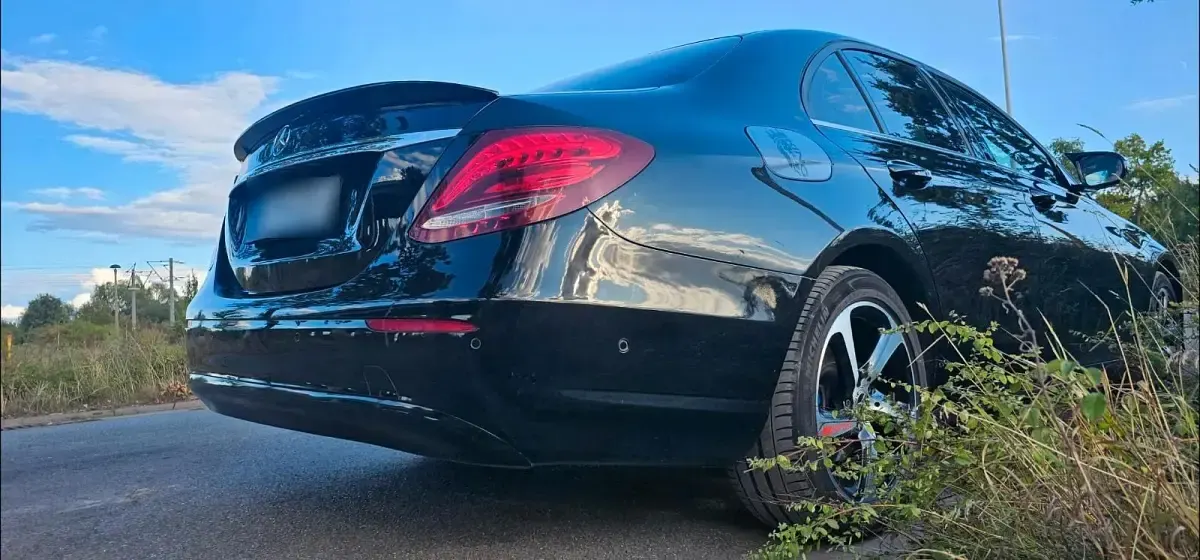 Używany Mercedes E200 150 KM (110 kW) 2016 Czarny Sedan/Limuzyna