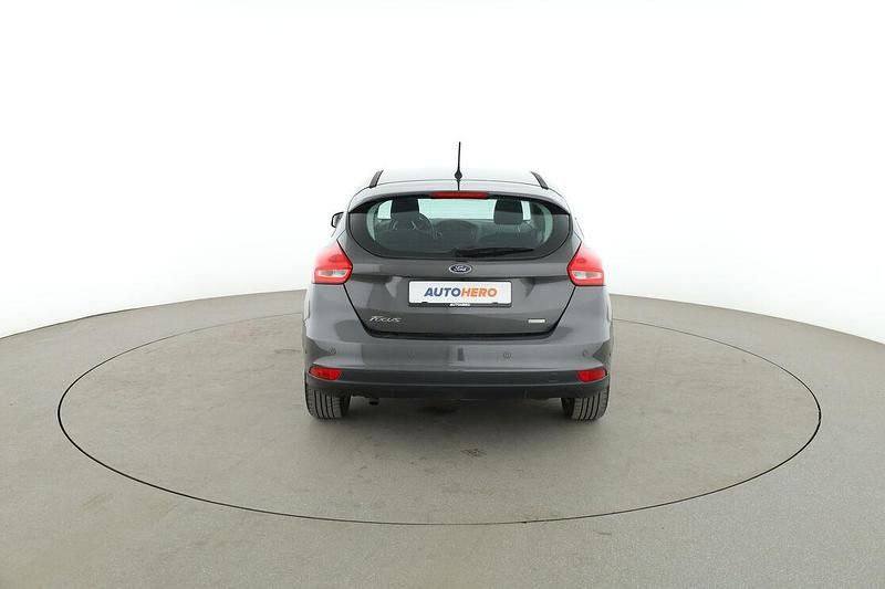 Gebraucht Ford Focus Titanium 125 PS (91 kW) 2016 Grau Limousine