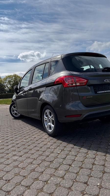 Second-hand Ford B-MAX 101 CP (74 kW) 2016 Verde Monovolum