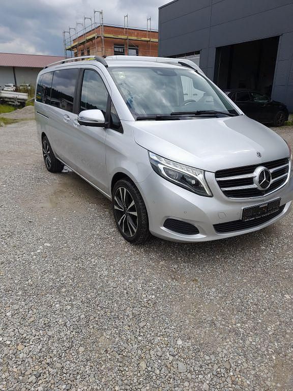 Gebraucht Mercedes V250 190 PS (139 kW) 2018 Silber Van / Kleinbus
