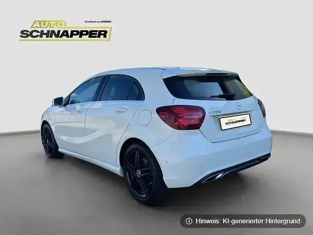 Gebraucht Mercedes A200 Urban 156 PS (114 kW) 2017 Weiß Kleinwagen