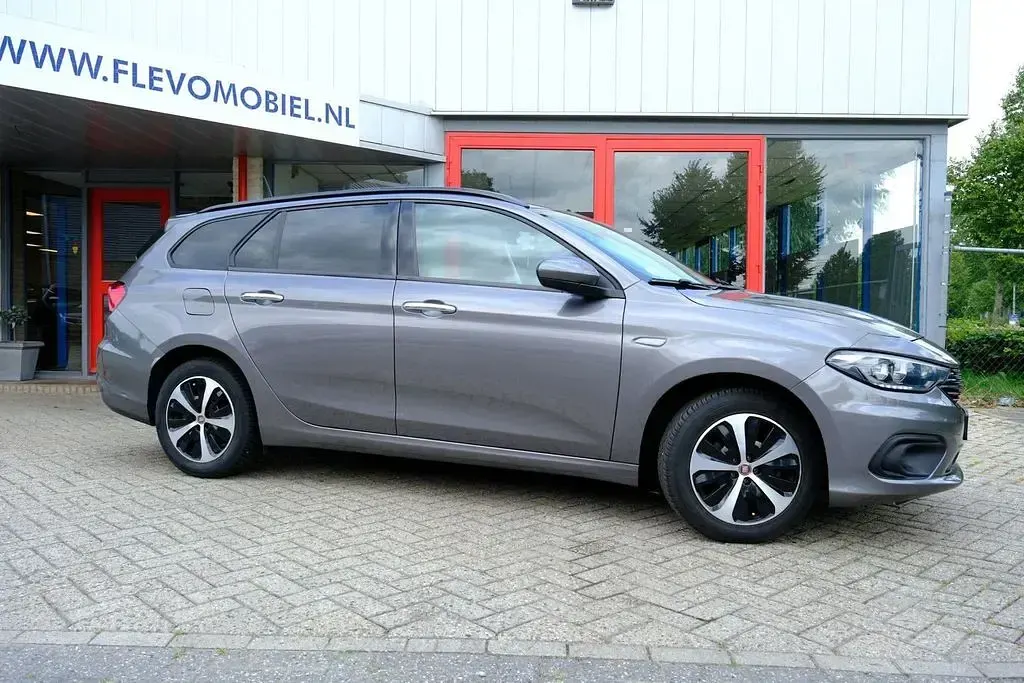 Gebraucht Fiat Tipo Business 120 PS (88 kW) 2017 Grau Kombi