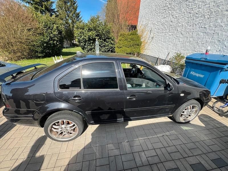 Second-hand VW Bora 101 CP (74 kW) 2003 Negru Berlinǎ