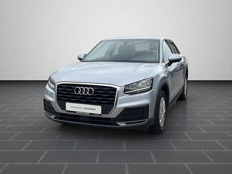 Florettsilber metallic (metallic) Gebraucht 2018 Audi Q2 Basis SUV | 17.400 € (Guter Preis) - Bild 1/4