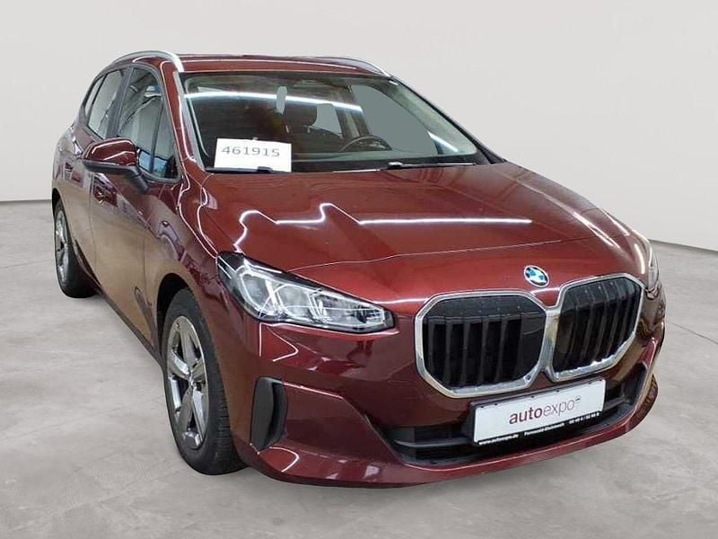 Piemont rot metallic Gebraucht 2022 BMW 218 Active Tourer Performance Van / Kleinbus | 20.390 € (Guter Preis) - Bild 1/4
