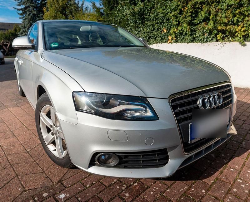 Silber Gebraucht 2009 Audi A4 Attraction Limousine | 4.300 € (Superpreis) - Bild 1/4