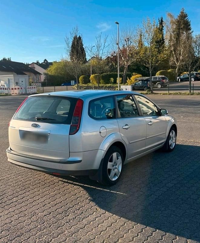 Second-hand Ford Focus Style 82 CP (60 kW) 2007 Gri Break
