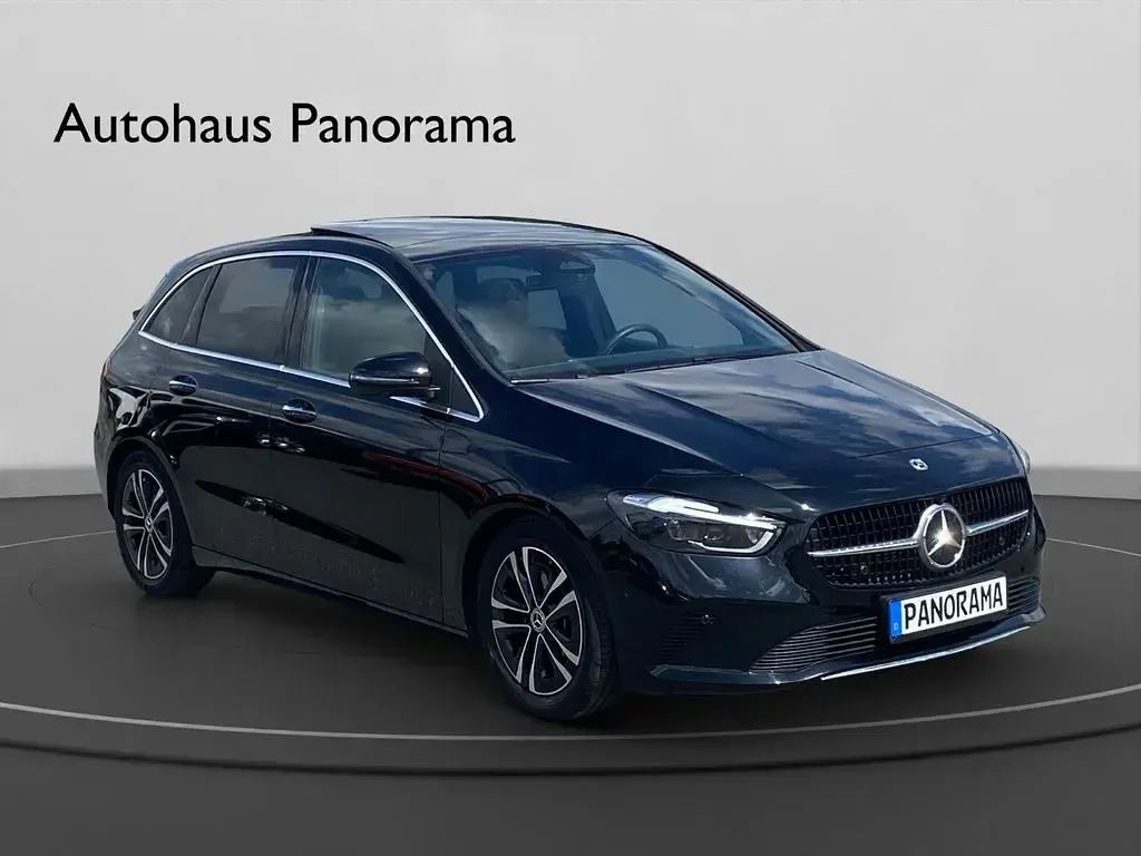 Gebraucht Mercedes B200 163 PS (119 kW) 2025 Schwarz Kleinwagen