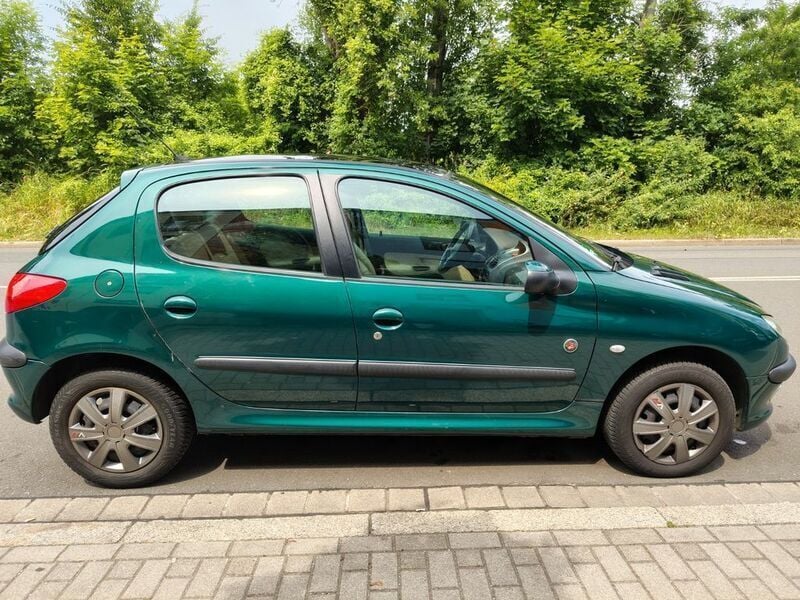 Grün Gebraucht 2001 Peugeot 206 Roland Garros Limousine | 2.200 € (Fairer Preis) - Bild 1/4