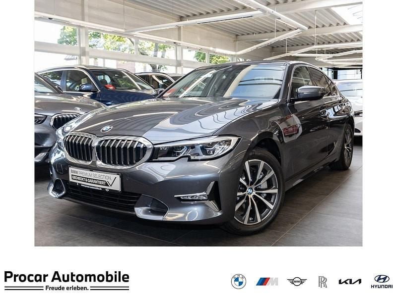 Grau Gebraucht 2022 BMW 330 Sport Line Limousine | 34.880 € (Fairer Preis) - Bild 1/4