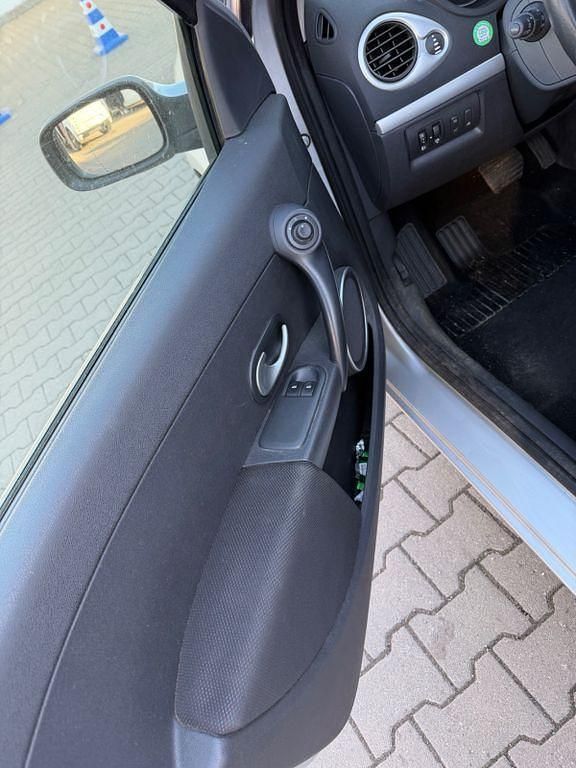 Gebraucht Renault Clio II Dynamique 111 PS (81 kW) 2008 Silber Limousine