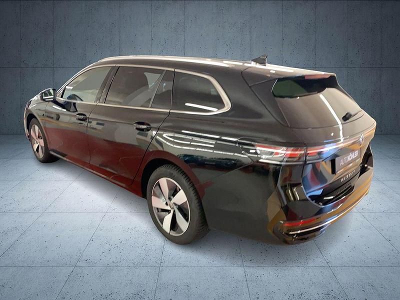 Gebraucht VW Passat Elegance 150 PS (110 kW) 2024 Schwarz Kombi