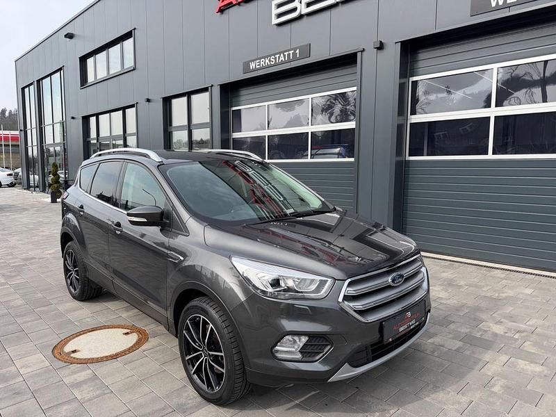 Gebraucht Ford Kuga Cool & Connect 150 PS (110 kW) 2018 Grau SUV