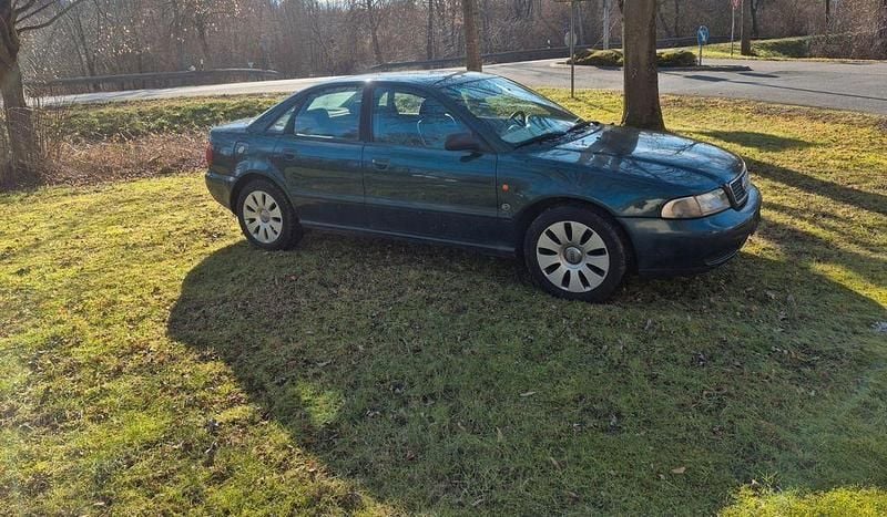 Gebraucht Audi A4 125 PS (91 kW) 1996 Grün Limousine