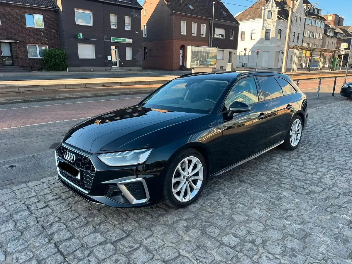 Gebraucht Audi A4 S-Line 163 PS (119 kW) 2023 Schwarz Kombi