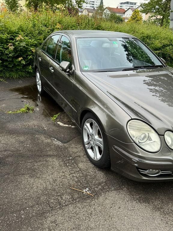 Gebraucht Mercedes E280 Avantgarde 231 PS (169 kW) 2007 Beige Limousine
