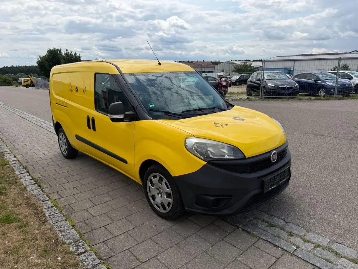 Gebraucht Fiat Doblò Basis 95 PS (69 kW) 2017 Gelb Van / Kleinbus