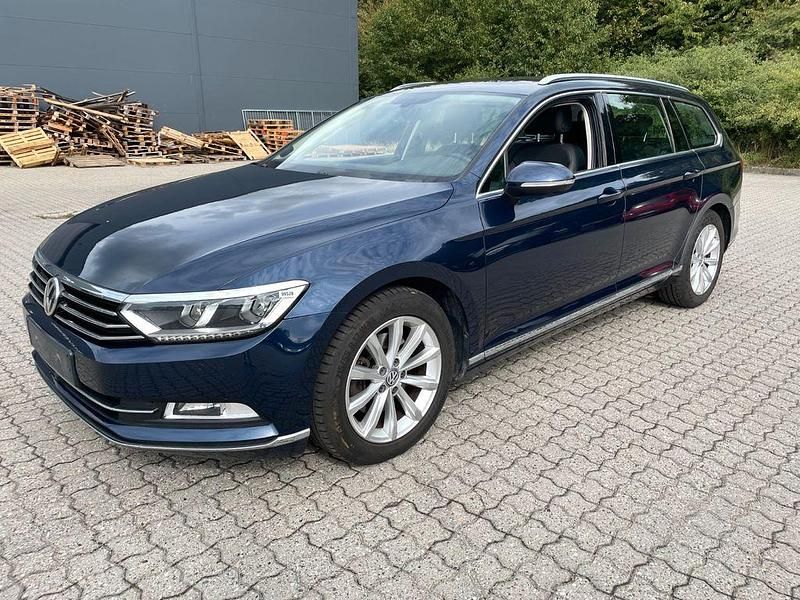 Blau Gebraucht 2016 VW Passat Highline Kombi | 11.900 € (Superpreis) - Bild 1/4