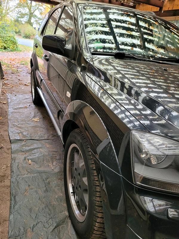 Schwarz Gebraucht 2006 Kia Sorento SUV | 2.800 € (Fairer Preis) - Bild 1/4