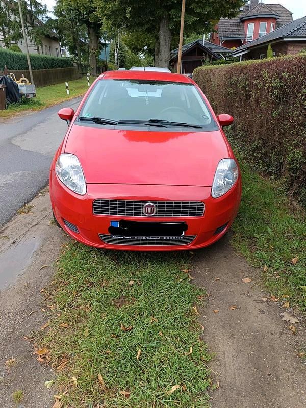 Rot Gebraucht 2009 Fiat Grande Punto Kleinwagen | 2.500 € (Guter Preis) - Bild 1/4