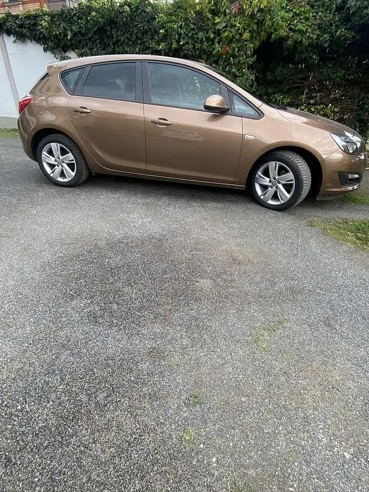 Gebraucht Opel Astra Style 120 PS (88 kW) 2015 Braun Kleinwagen