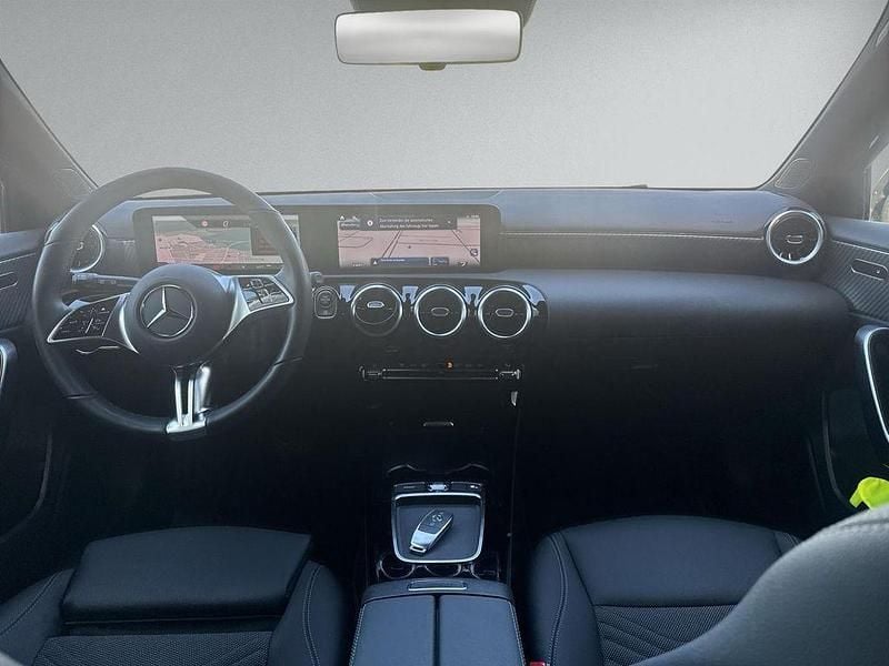 Gebraucht Mercedes A200 Progressive 163 PS (119 kW) 2024 Schwarz Limousine