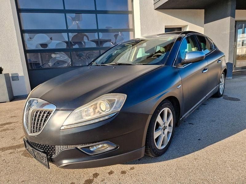Gebraucht Lancia Delta 140 PS (102 kW) 2012 Schwarz Kleinwagen