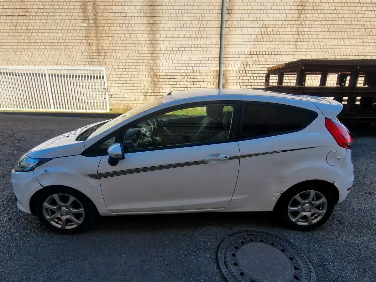 Gebraucht Ford Fiesta 2012 Weiß Kleinwagen