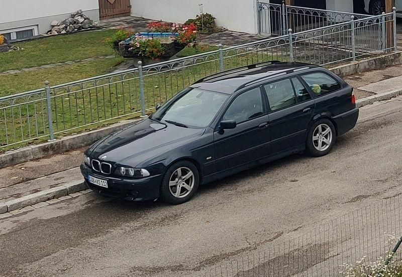 Schwarz Gebraucht 2003 BMW 530 Exclusive Kombi | 3.500 € (Fairer Preis) - Bild 1/2