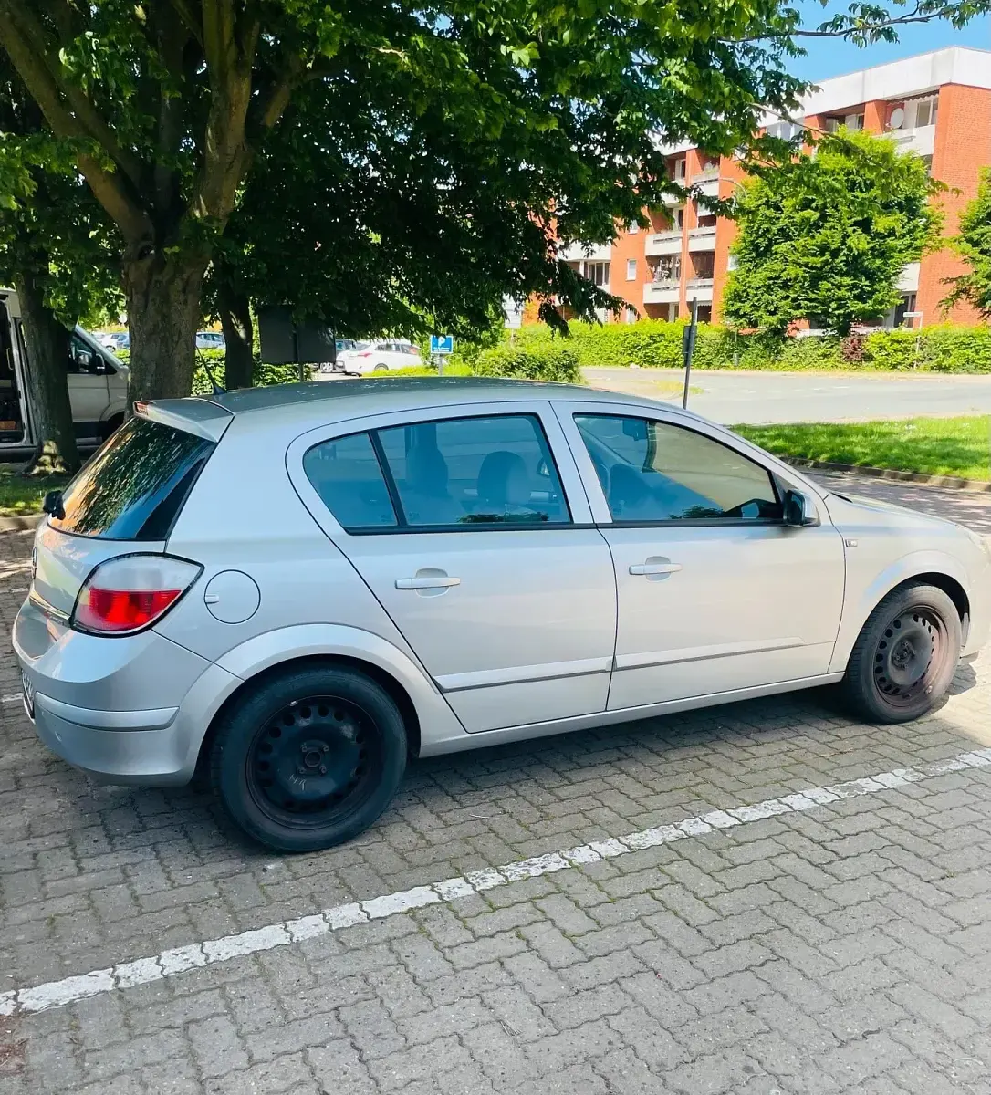 Gebraucht Opel Astra 105 PS (77 kW) 2004 Silber Limousine