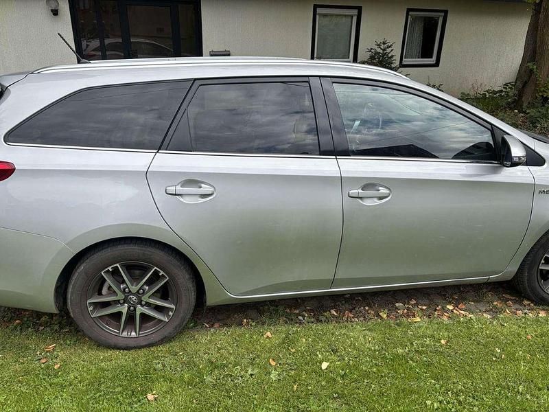 Gebraucht Toyota Auris Touring Sports 136 PS (100 kW) 2015 Silber Kombi