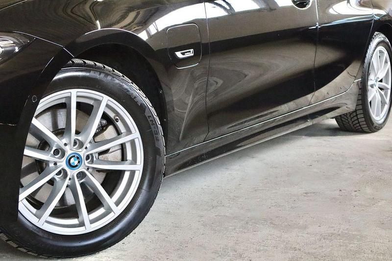 Gebraucht BMW 320e 163 PS (119 kW) 2022 Schwarz Limousine