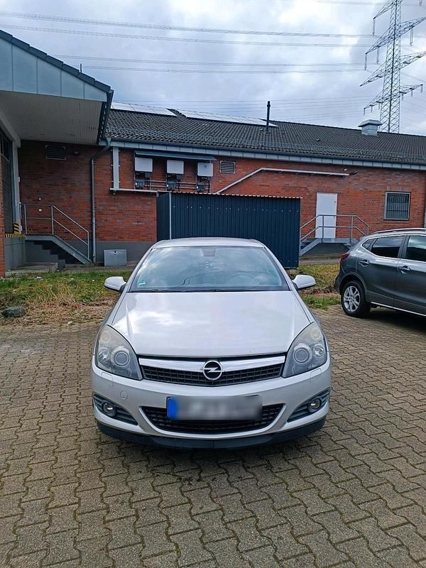 Silber Gebraucht 2009 Opel Astra GTC Coupé | 2.799 € (Guter Preis) - Bild 1/4