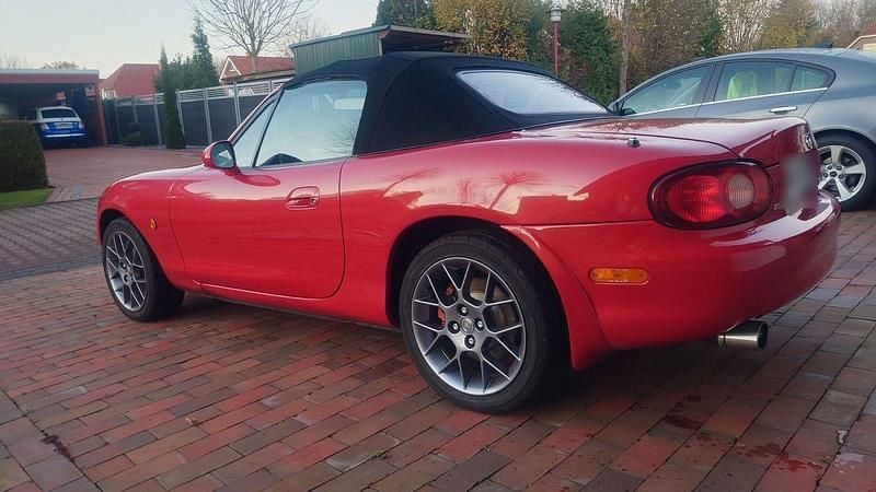 Second-hand Mazda MX5 110 CP (80 kW) 2004 Roșu Cabrio