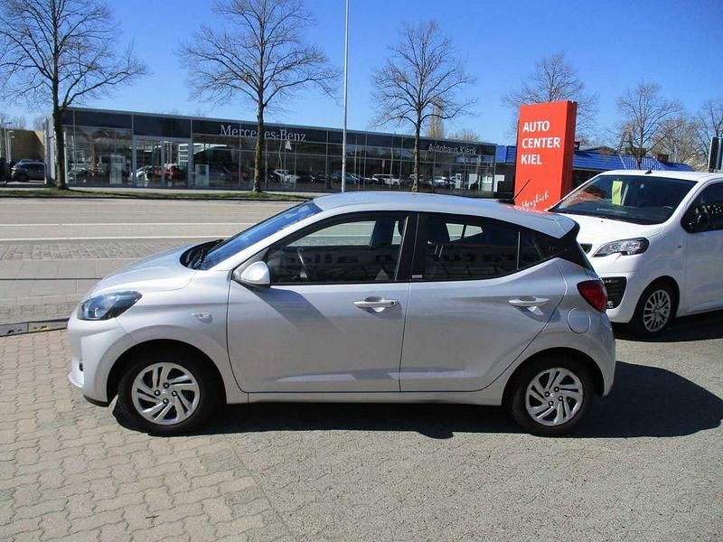 Gebraucht Hyundai i10 Select 67 PS (49 kW) 2021 Silber Kleinwagen