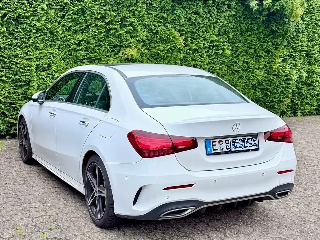 Gebraucht Mercedes A180 136 PS (100 kW) 2023 Weiß Limousine