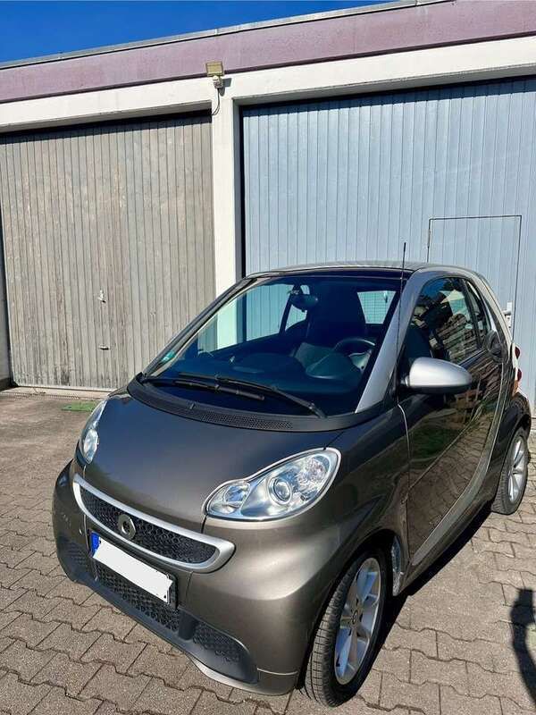 Grau Gebraucht 2013 Smart ForTwo Coupé Passion Coupé | 5.900 € (Fairer Preis) - Bild 1/4