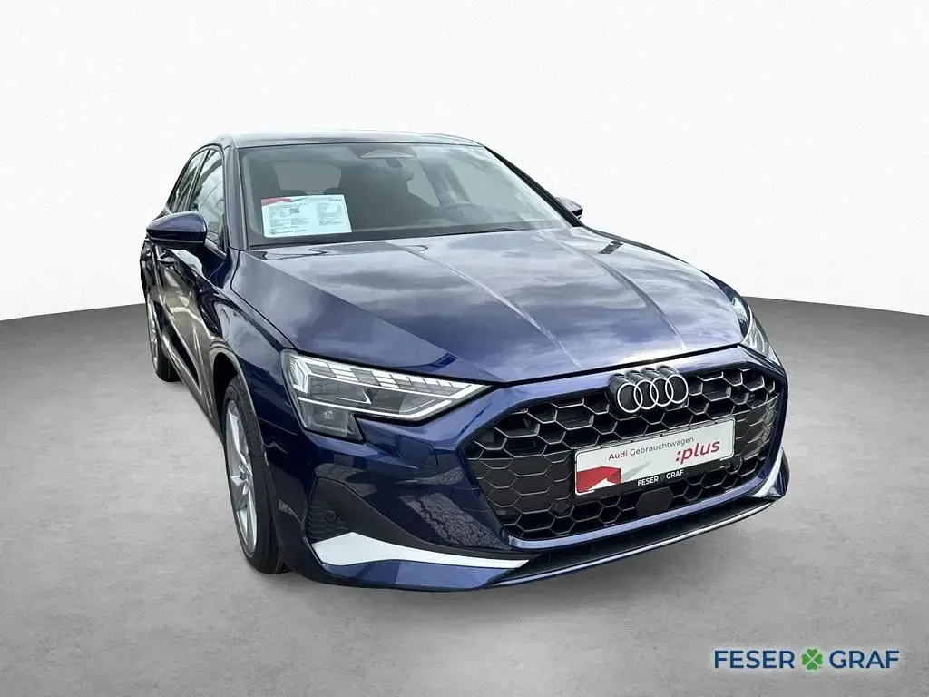 Gebraucht Audi A3 Ambiente 150 PS (110 kW) 2025 Navarrablau metallic Limousine