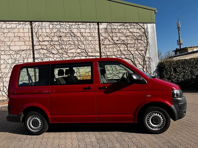Gebraucht VW Transporter 101 PS (74 kW) 2014 Rot Van