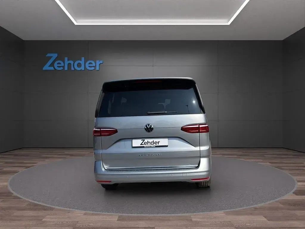 Gebraucht VW Multivan Style 204 PS (150 kW) 2026 Silber Van / Kleinbus