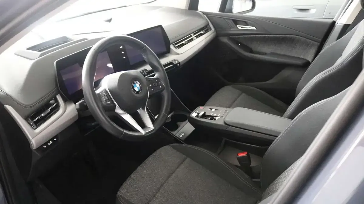 Gebraucht BMW 220 156 PS (114 kW) 2024 Sparkling kupfergrau metallic Coupé