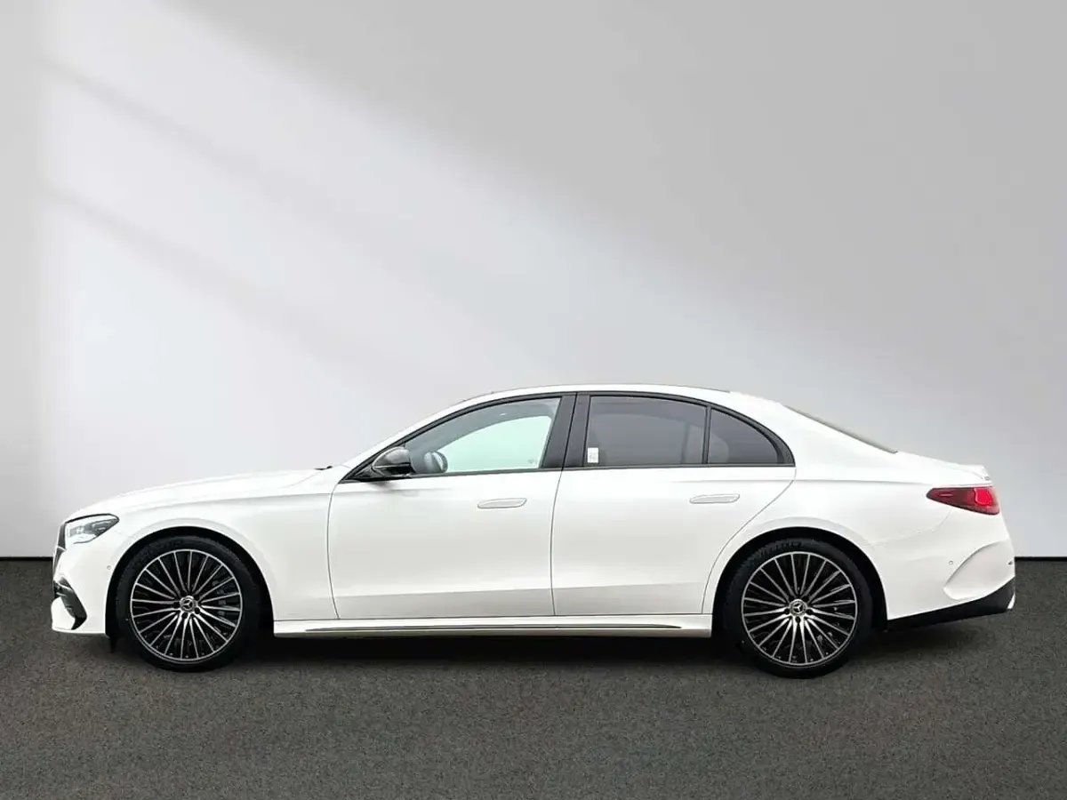 Gebraucht Mercedes E220 AMG 197 PS (144 kW) 2025 Unilack polarweiß Limousine