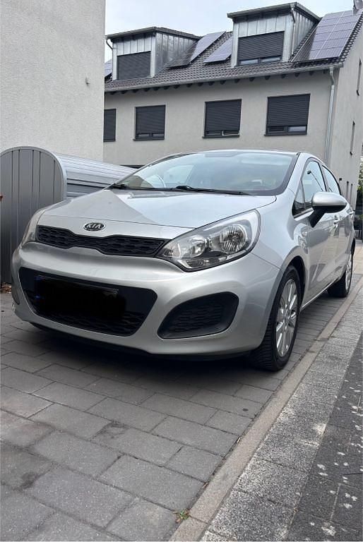 Silber Gebraucht 2011 Kia Rio Limousine | 3.999 € (Fairer Preis) - Bild 1/4